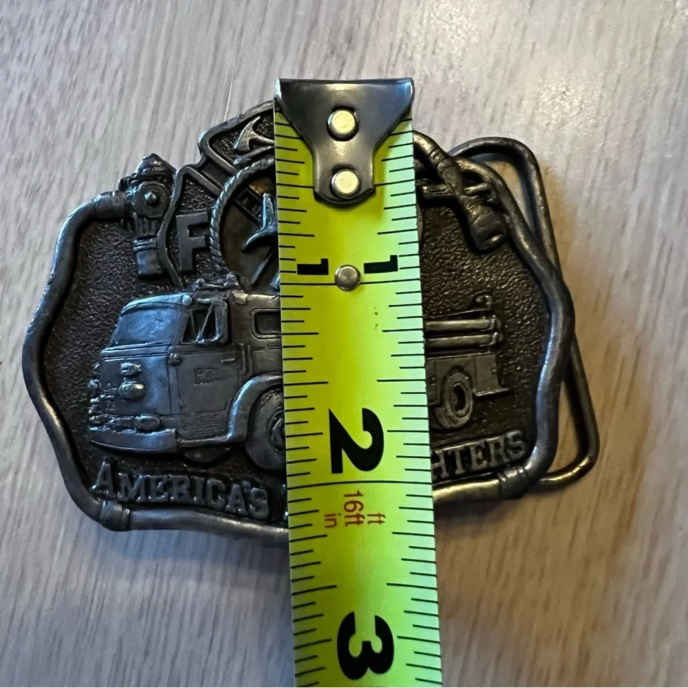 Vintage 1985 America’s Firefighters Pumper Truck Belt Buckle 3”x2.25” CJ1027